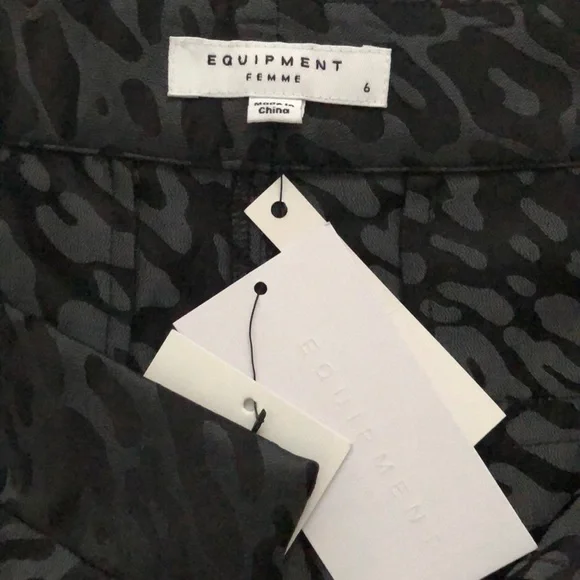 NWT.  Equipment Silk Wide Leg Pants. Very sexy and feminine silk fabric! - Picture 6 of 8